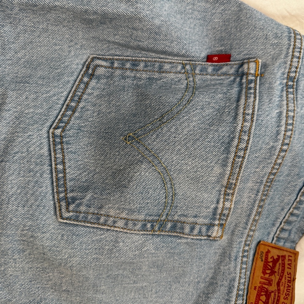 Plus Size 22 Lightwash Levi's 501 - Picture 16 of 17